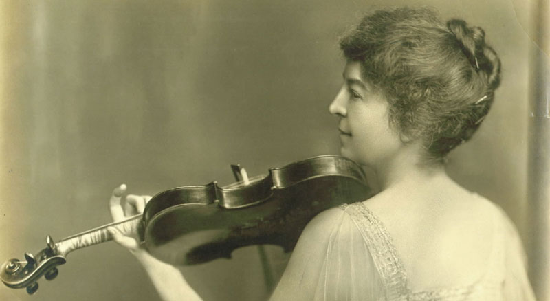 Maud Powell with her Guadagnini